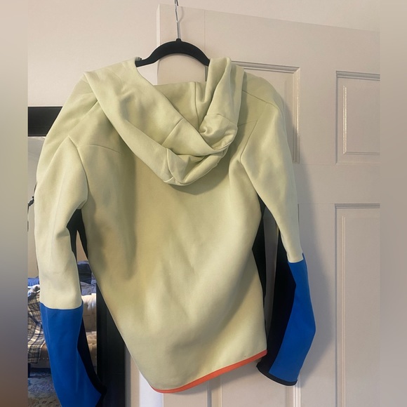Like new Nike tech hoodie - Picture 3 of 4